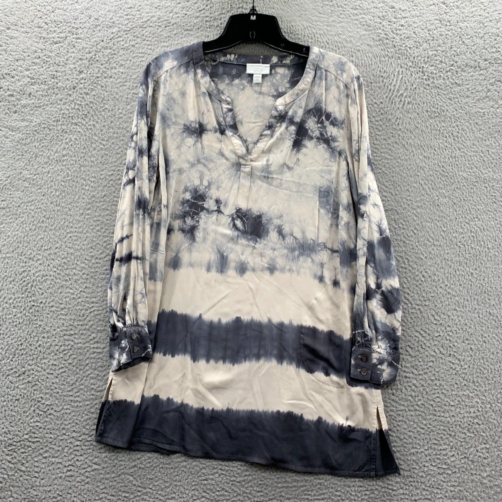 Vintage Petite Small Fitted Long Sleeve White And Blue Two Tone Printed Woman's Blouse Top, Women's