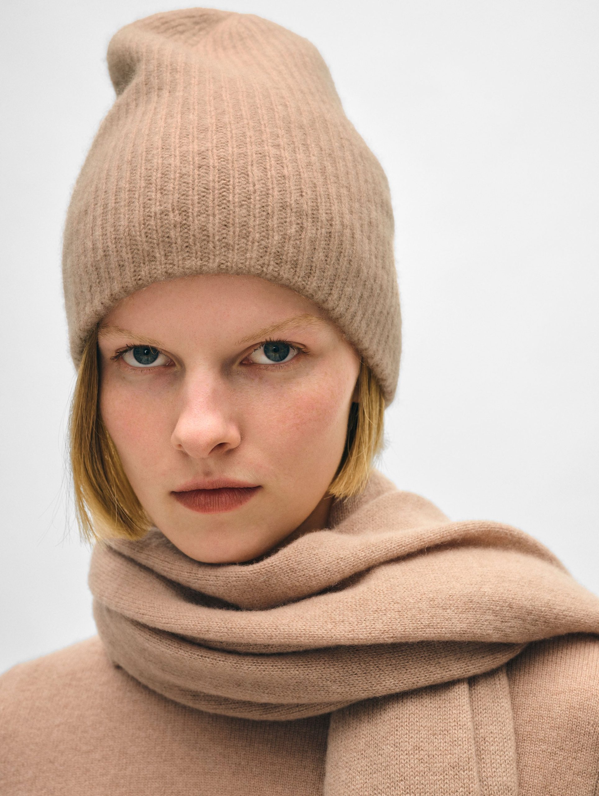 White + Warren Cashmere Plush Rib Beanie in True Camel