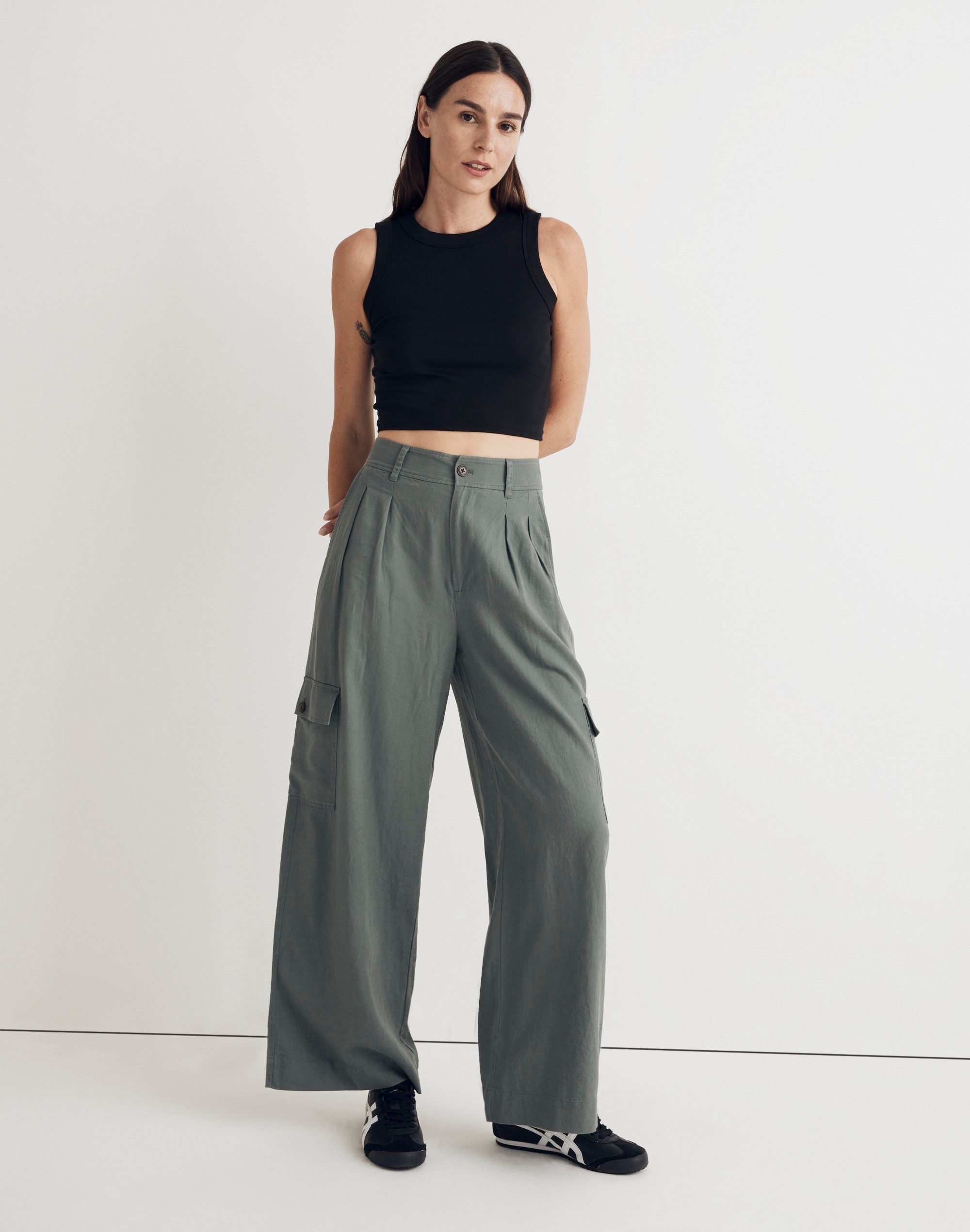 Wide-Leg Cargo Pants in Linen-Blend