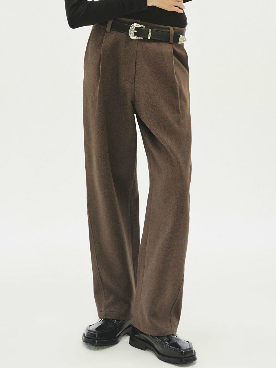 Wide-Leg One-Tuck Curved Herringbone Pants _ Brown