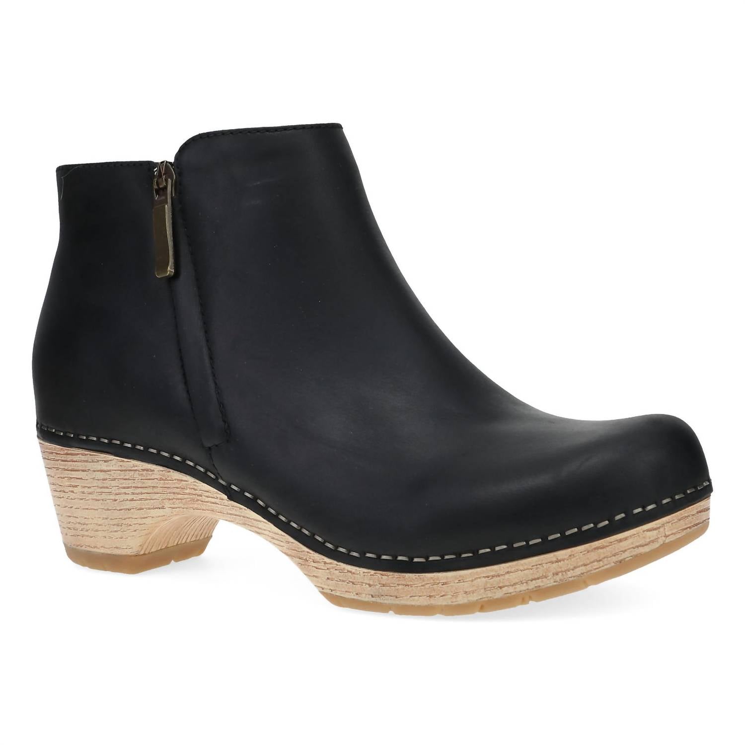 Women's Lizanne Bootie Clogs In Black Oiled