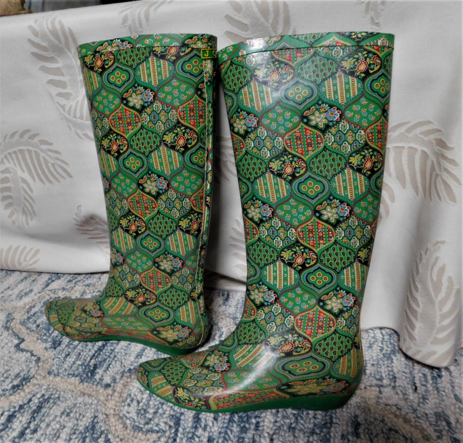 Women's Size 10 Colorful Rain Boots/Green Raindrops Floral Patterns Boots/Beautiful Patent Pending Rubber Raindrop Boots