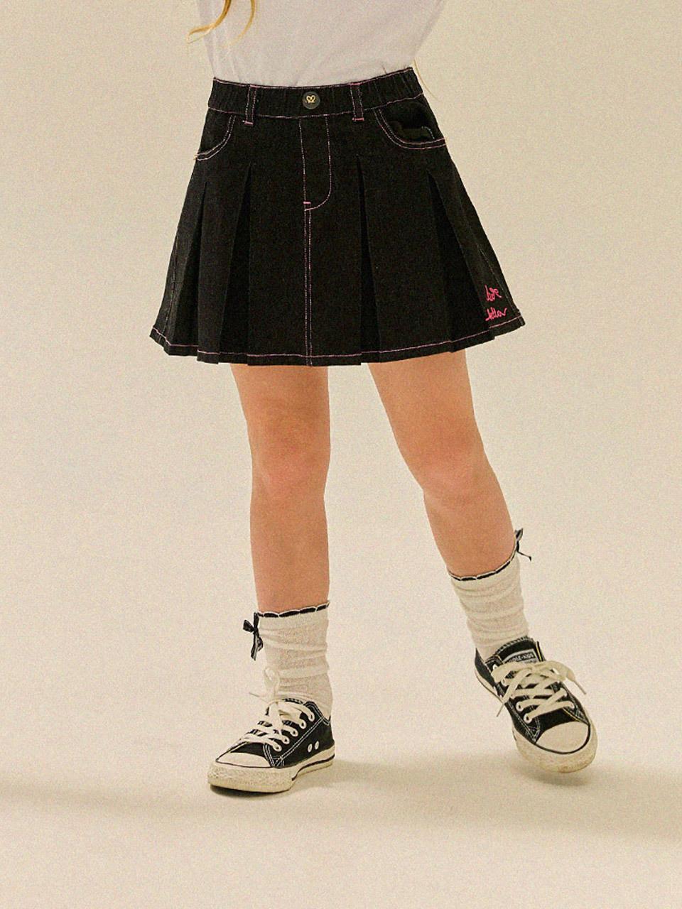 Wrinkle Wing Pleated A-line Denim Skirt [Black]