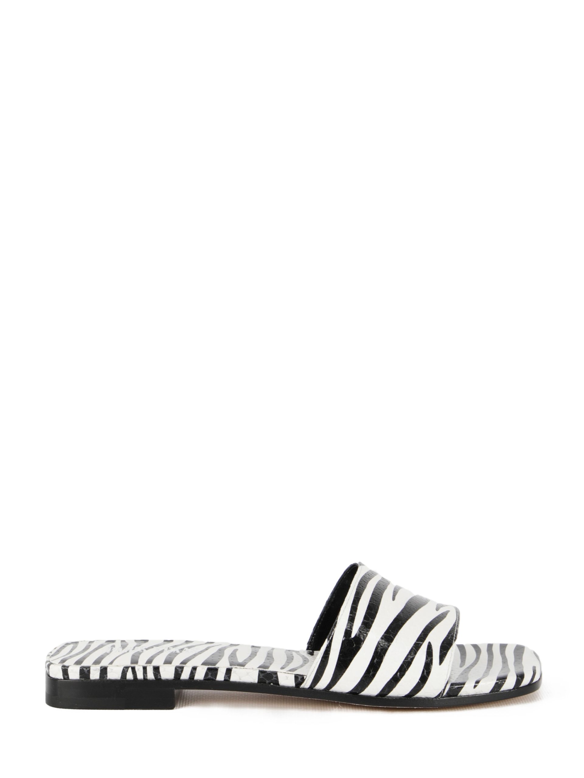 Zebraprint flat sandals