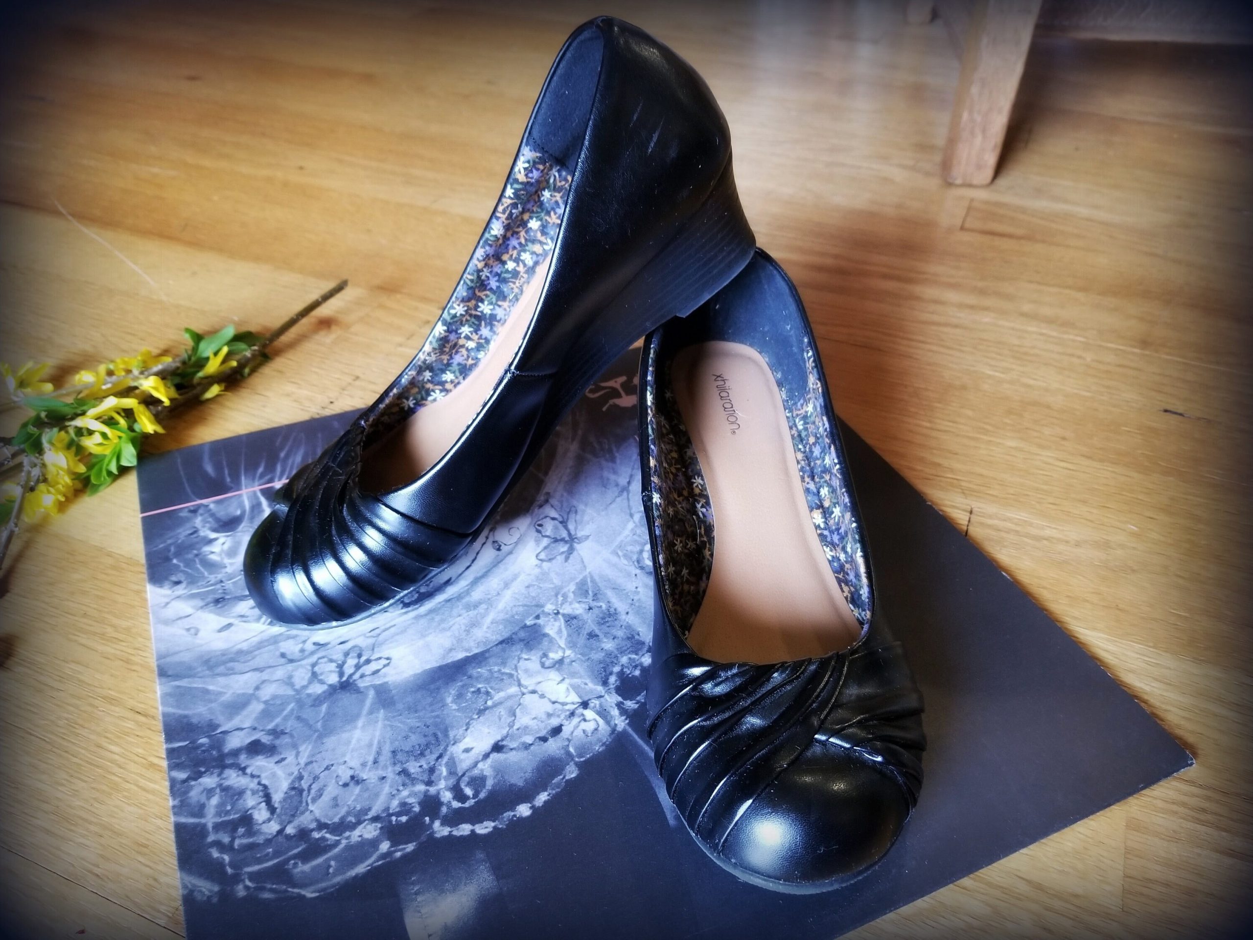 xhilaration Black Leather Y2K Nineties Platform Wedges. Sz 7.5 Shoes. Chunky Platform. Vintage Platforms