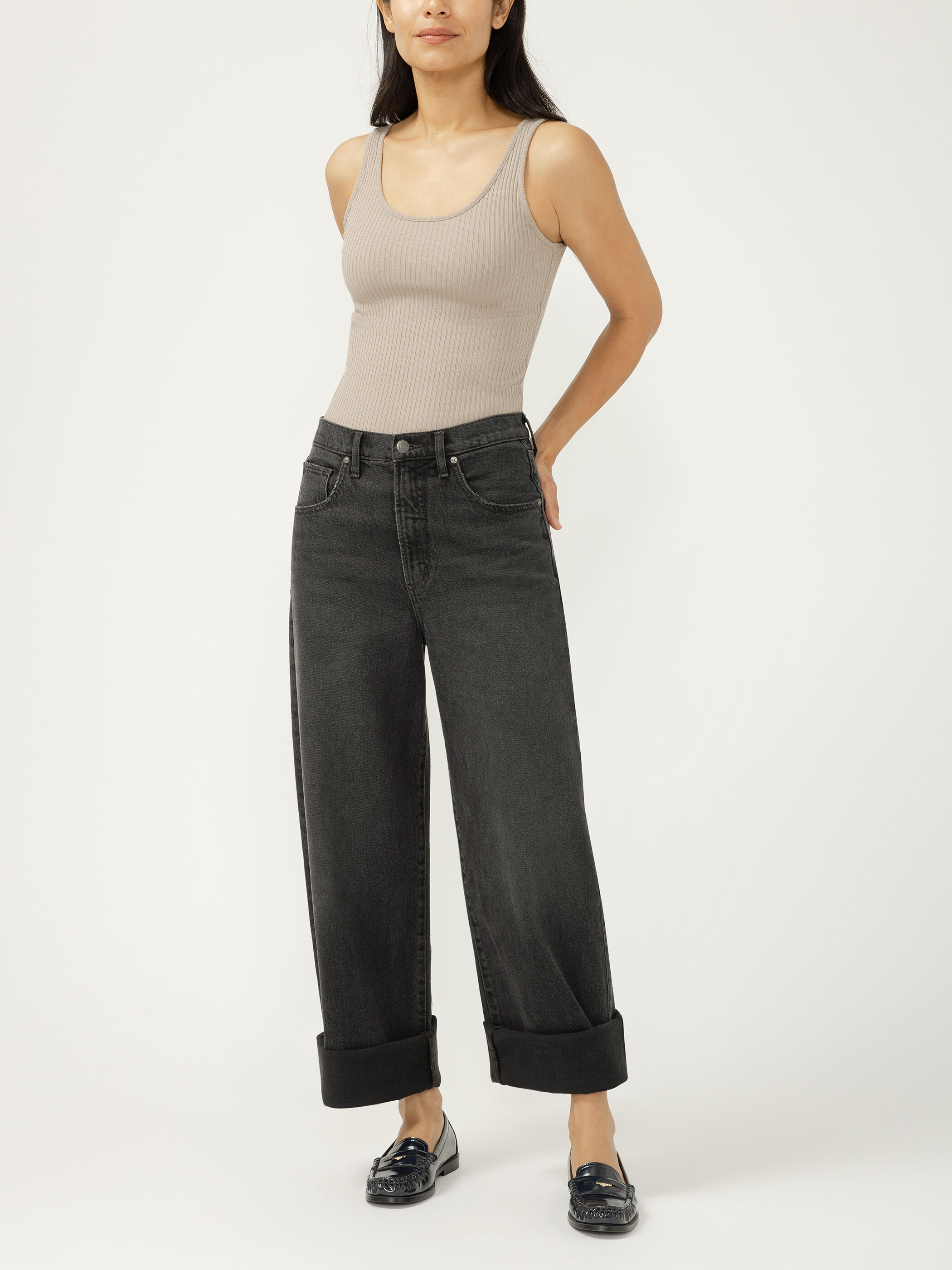 Women's Be Easy High Rise Wide Leg Cropped Jeans Onyx Size by Silver Jeans