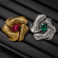 Vintage Elegant Temperament Flower High-end Light Luxury Crystal Petal Brooch Suit Coat Accessory